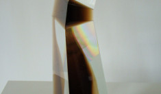 Broušená lepená plastika z křištálového a topasového skla. Lepená z pěti kusů.39x13x15cm. 18000,- (3
